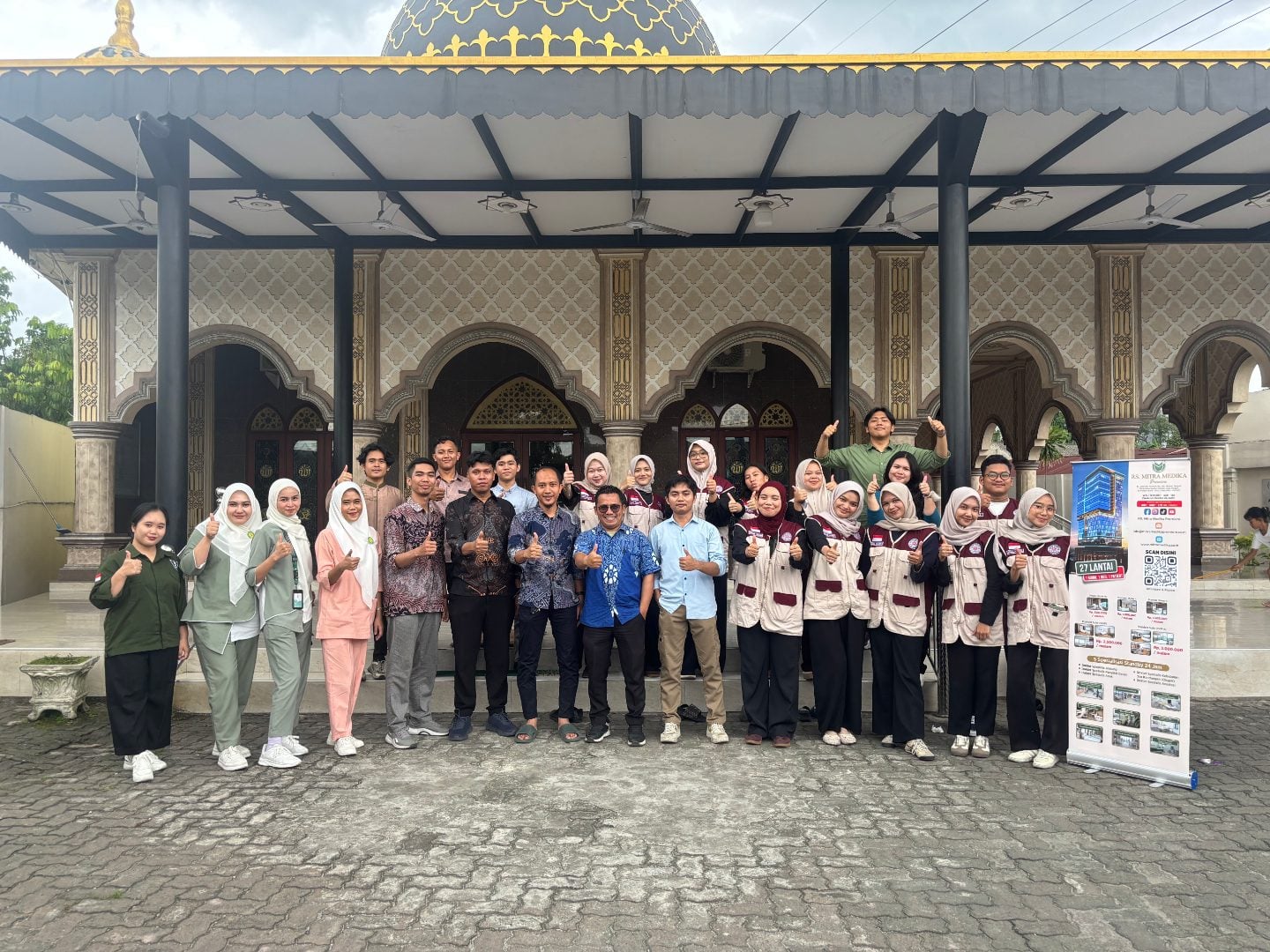 Pengabdian Masyarakat Institut Kesehatan Helvetia di Masjid Al Ishlah Titi Papan